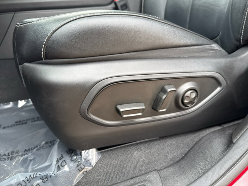 Used 2023 Jeep Grand Cherokee Limited w/ Black Appearance Package image 17