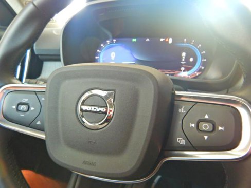 Used 2025 Volvo XC40 B5 Plus image 18