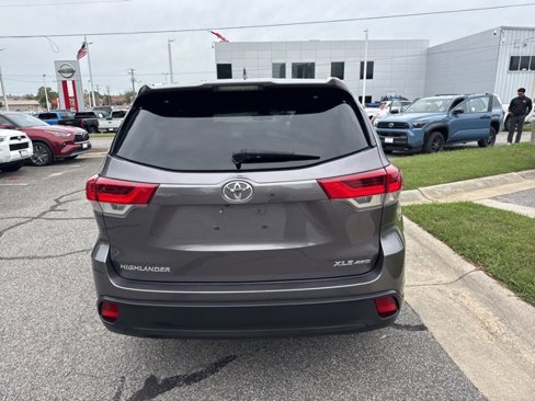 Used 2019 Toyota Highlander XLE image 8