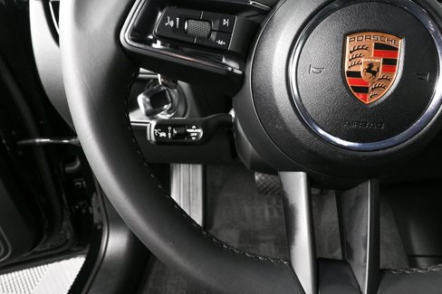 Certified 2025 Porsche Macan image 10