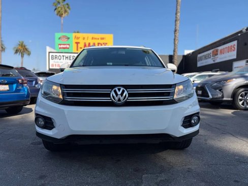 Used 2014 Volkswagen Tiguan SE image 2