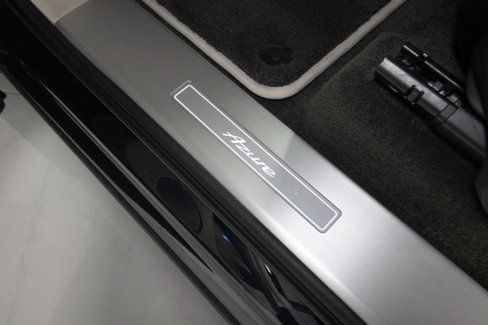 Used 2023 Bentley Bentayga Extended Wheelbase image 35