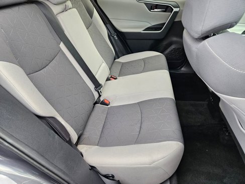 Used 2020 Toyota RAV4 XLE image 19