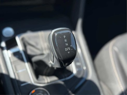 Certified 2022 Volkswagen Tiguan SE R-Line image 21