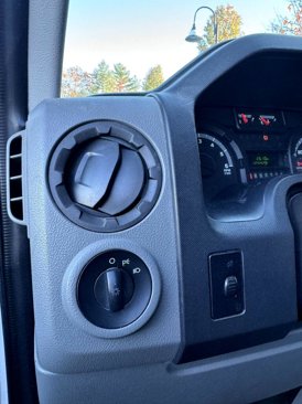 Used 2010 Ford E-350 and Econoline 350 Super Duty image 24