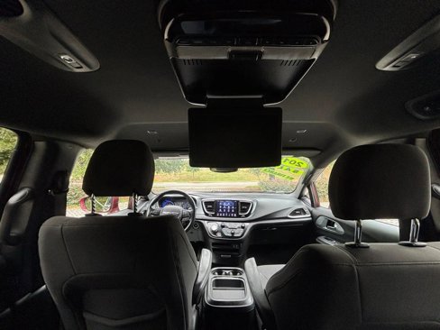Used 2019 Chrysler Pacifica Touring Plus w/ S Appearance Package image 15