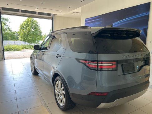 Used 2019 Land Rover Discovery HSE image 2