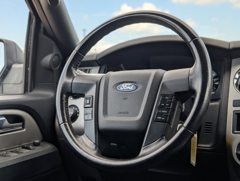 Used 2017 Ford Expedition XLT image 13