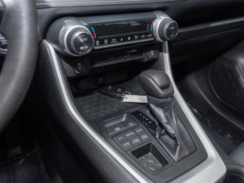 Used 2020 Toyota RAV4 XLE image 13