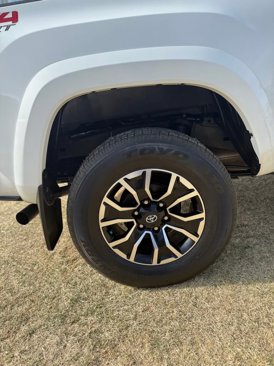 Used 2023 Toyota Tacoma TRD Sport image 33