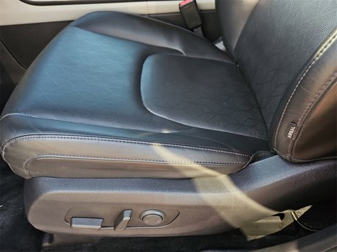Used 2022 Kia Carnival EX image 20
