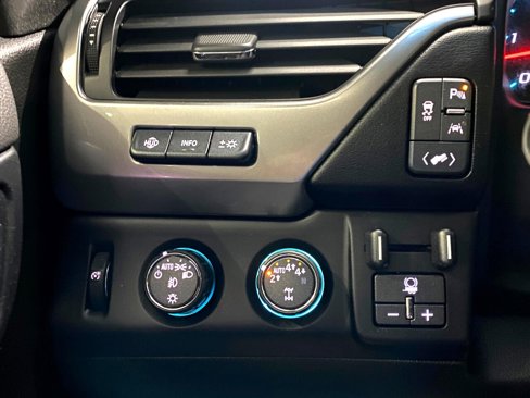 Used 2019 Chevrolet Suburban Premier image 14