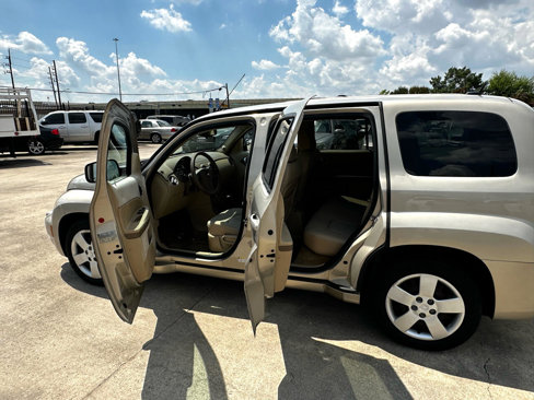 Used 2009 Chevrolet HHR LS image 21