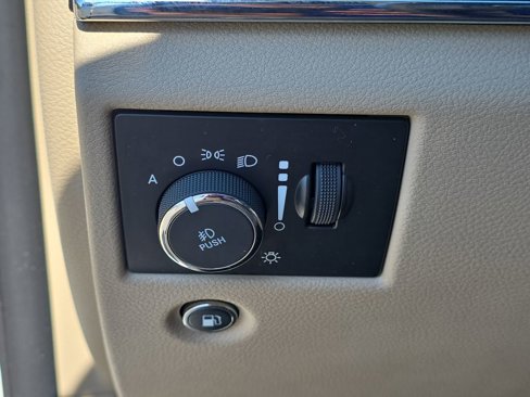 Used 2015 Jeep Grand Cherokee Limited w/ Trailer Tow Group IV image 28