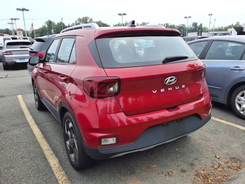 Certified 2022 Hyundai Venue Limited w/ Cargo Package image 4
