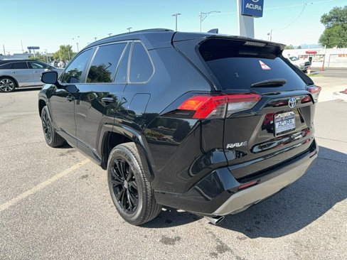 Used 2022 Toyota RAV4 SE w/ Convenience Package image 5