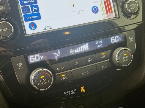 Used 2017 Nissan Rogue SL image 23