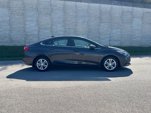 Used 2017 Chevrolet Cruze LT image 2
