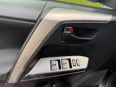 Used 2017 Toyota RAV4 LE image 12