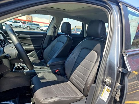 Used 2024 Volkswagen Jetta SE image 17