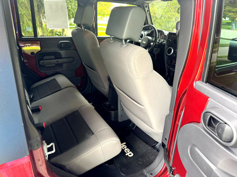 Used 2010 Jeep Wrangler Unlimited Sahara w/ Mopar Chrome Edition Group image 12