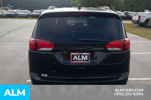 Used 2018 Chrysler Pacifica Touring-L w/ Premium Audio Group image 7