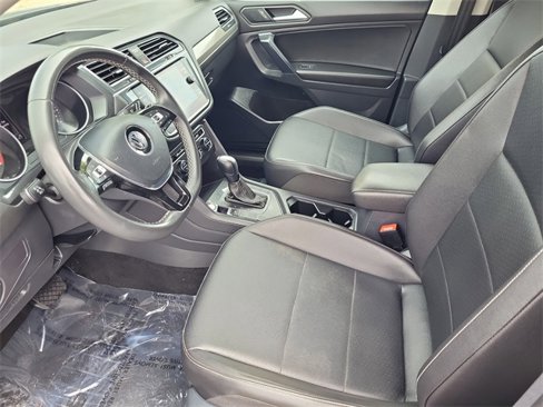Used 2021 Volkswagen Tiguan SE image 8