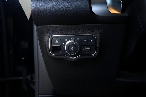 Used 2021 Mercedes-Benz GLB 250 4MATIC w/ Premium Package image 14