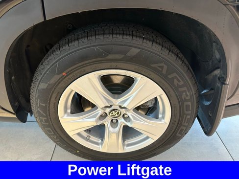 Used 2021 Toyota Highlander LE image 7