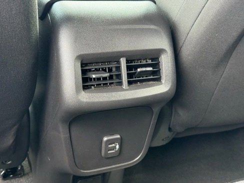 Used 2022 Chevrolet Equinox LT image 24