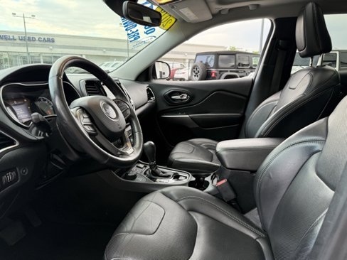 Used 2019 Jeep Cherokee Limited image 3
