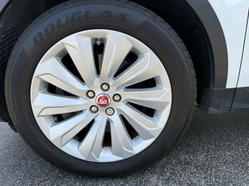 Used 2018 Jaguar E-PACE SE image 30