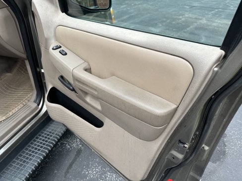 Used 2002 Ford Explorer XLT image 26