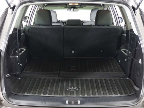 Used 2019 Toyota Highlander LE image 18