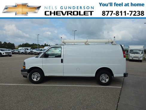 Used 2017 Chevrolet Express 3500 image 3