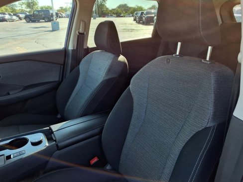 Used 2023 Nissan Rogue SV image 10