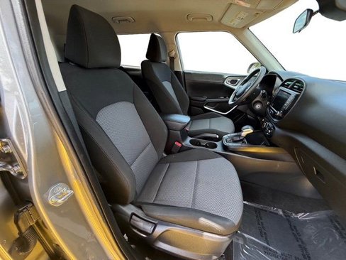 Used 2023 Kia Soul LX image 14