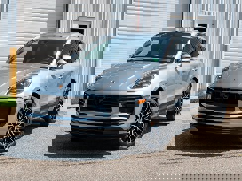 New 2025 Porsche Macan image 1