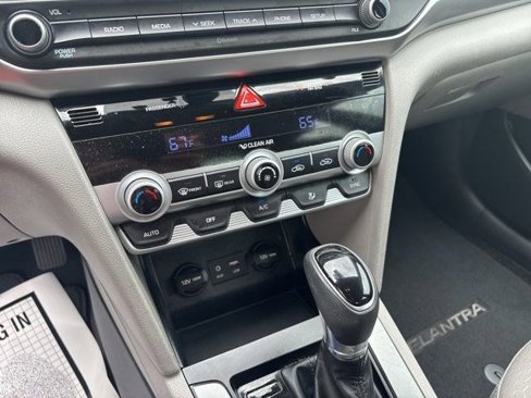 Used 2020 Hyundai Elantra SE image 22