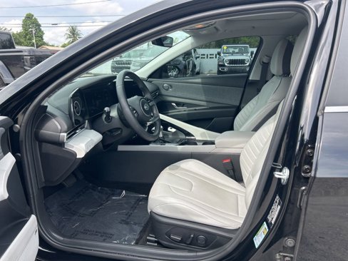 Used 2023 Hyundai Elantra Limited image 9