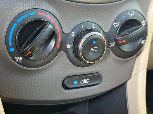 Used 2013 Hyundai Accent GLS w/ Premium Pkg image 18