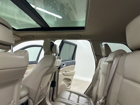 Used 2015 Jeep Grand Cherokee Limited w/ Luxury Group II image 28