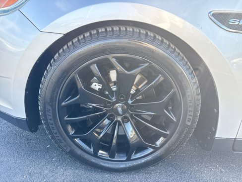 Used 2010 Ford Taurus SHO image 12