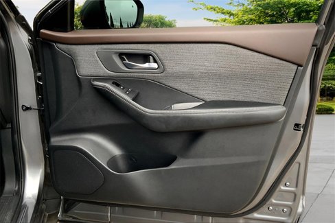 Used 2023 Nissan Rogue SV image 26