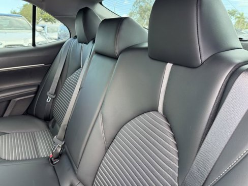 Used 2022 Toyota Camry SE image 17