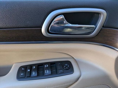 Used 2018 Jeep Grand Cherokee Limited image 17