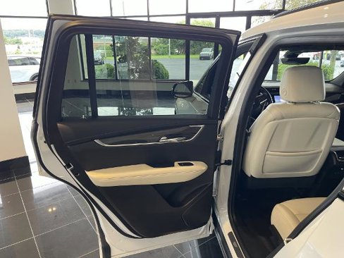 Certified 2022 Cadillac XT6 Sport w/ Technology Package image 17