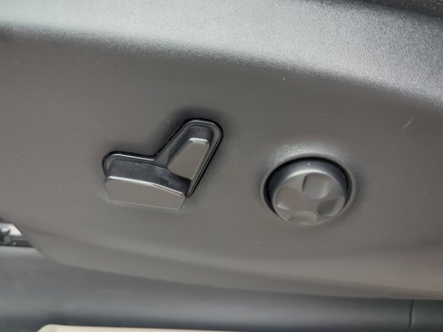 Used 2023 Chrysler Pacifica Limited image 14