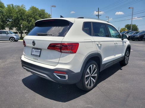 Used 2024 Volkswagen Taos SE w/ Panoramic Sunroof Package image 6