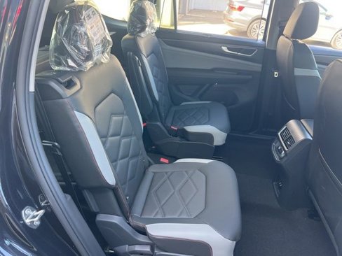 New 2025 Volkswagen Atlas Peak Edition SE image 34